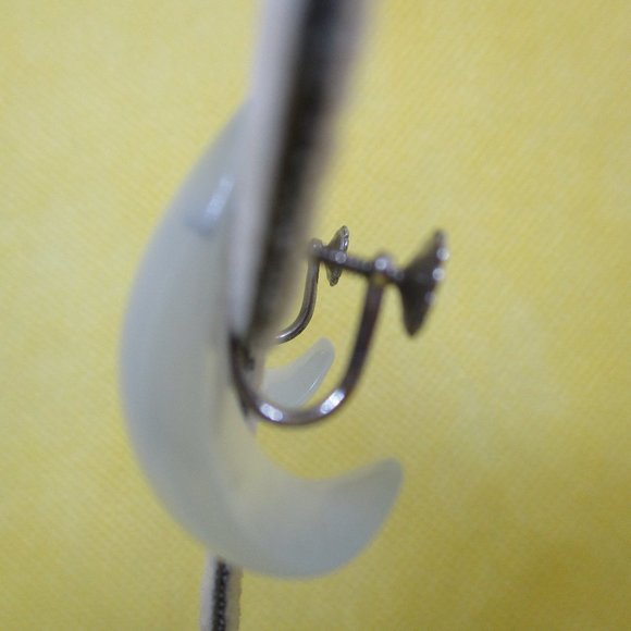 RICHELIEU STERLING SILVER Earrings Richelieu Blue Moonglow1/2 Hoop Screw Back - Picture 8 of 15